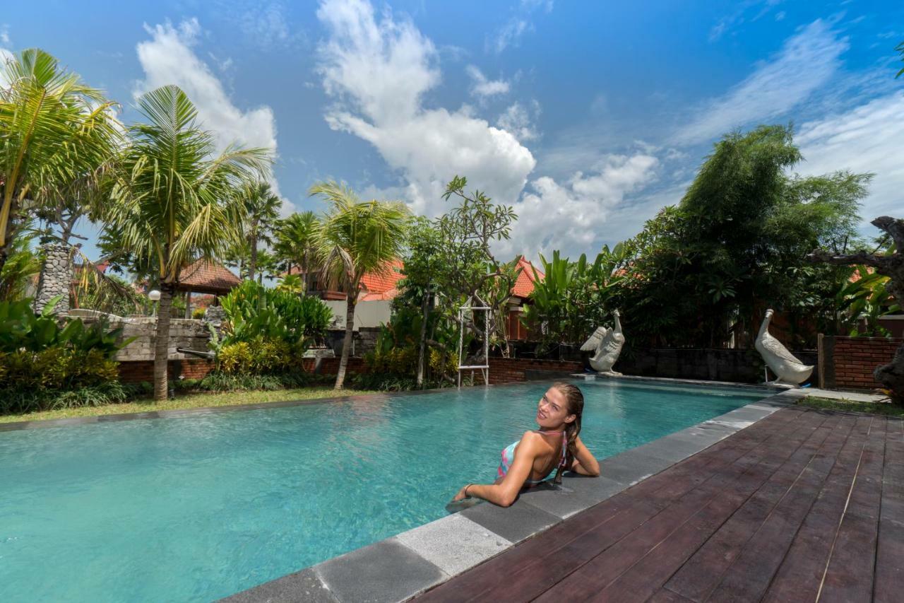 Utamas Keramas Hotel Buitenkant foto