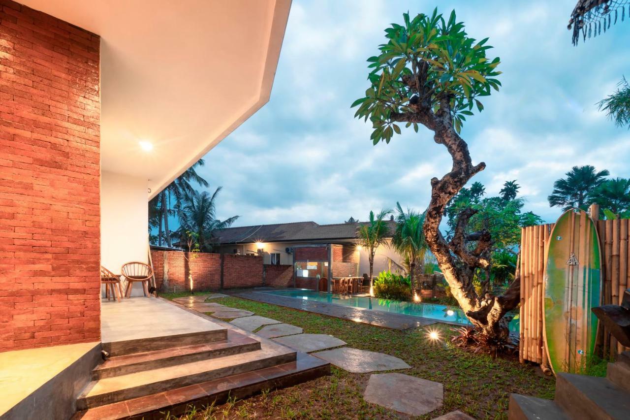 Utamas Keramas Hotel Buitenkant foto
